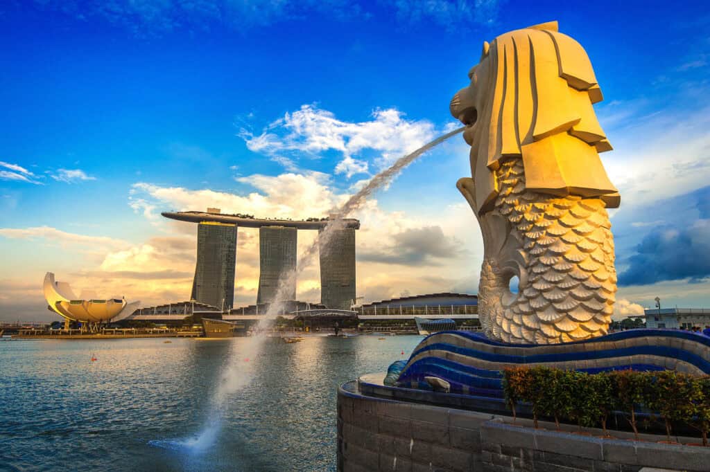 Merlion statue overlooking Marina Bay and Singapore's modern city skyline.